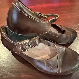 Dansko size 36 women’s Mary Jane’s - brown